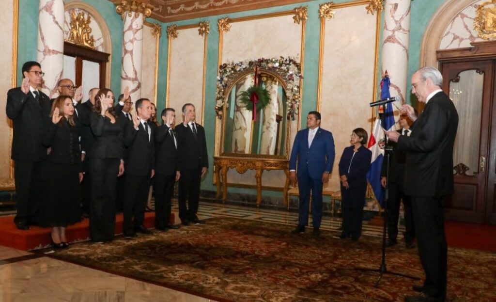 El Consejo Nacional de la Magistratura (CNM), por el presidente Luis Abinader, juramentó a los nuevos jueces titulares y suplentes del Tribunal Superior Electoral (TSE)