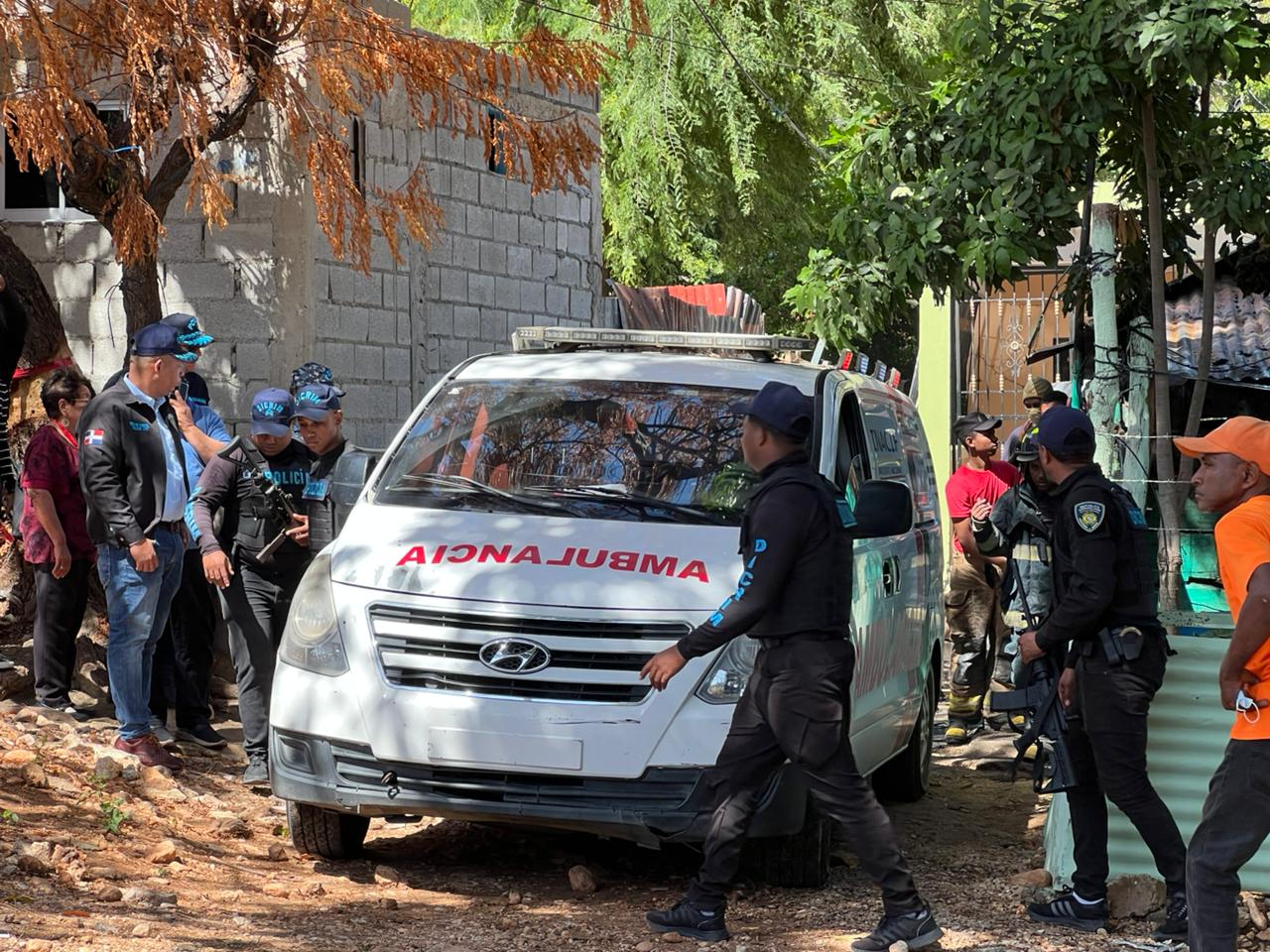 Niño de tres años y su abuelo mueren calcinados durante incendio que afectó vivienda en Barahona