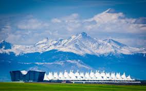 Apagón en aeropuerto de Denver provoca suspensión de vuelos y caos entre pasajeros