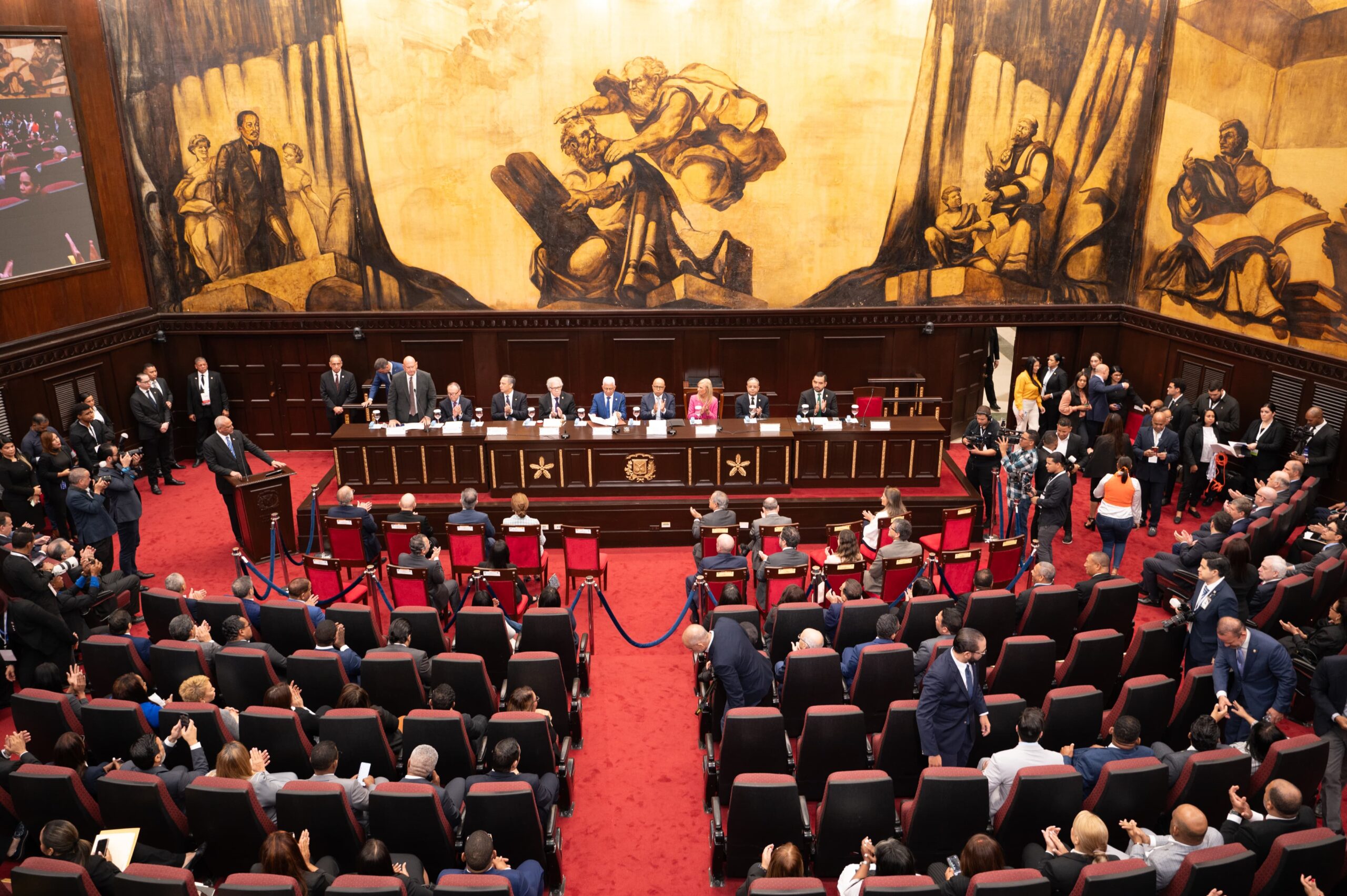 Aplazamientos en casos de corrupción preocupan a congresistas por riesgo de impunidad