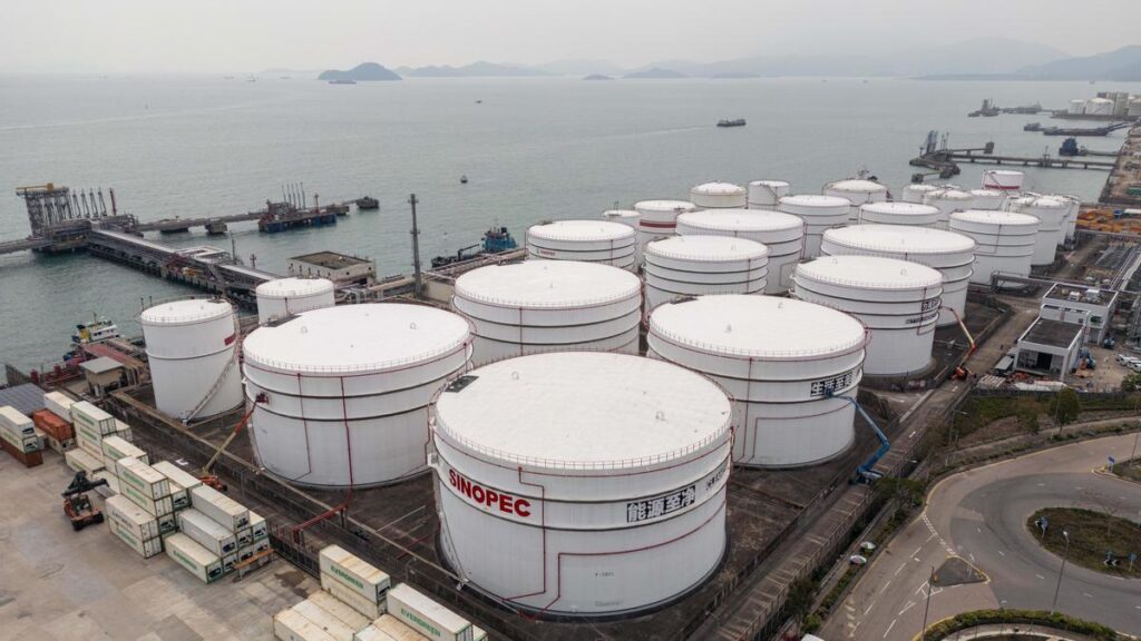 El petróleo vuelve a superar los 100 dólares por barril en medio de dudas sobre fin de la guerra