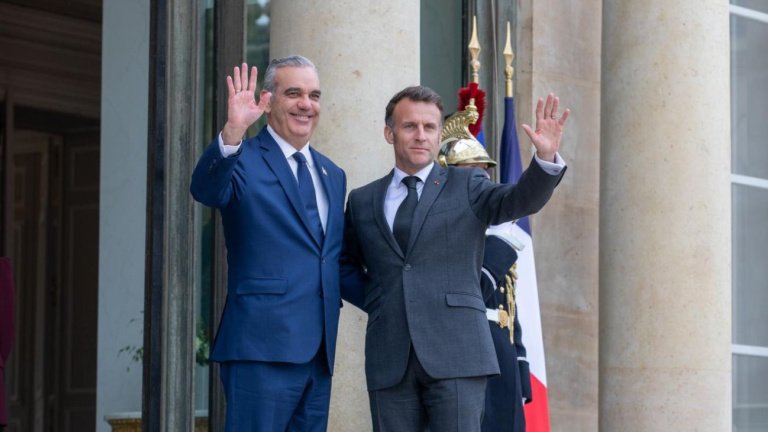 Macron recibe al presidente Abinader en París y destaca cooperación bilateral con RD