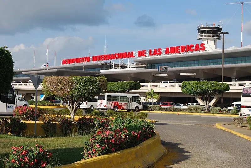 Refuerzan seguridad en aeropuertos dominicanos por Semana Santa