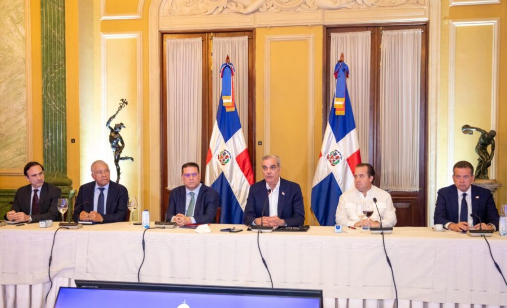 Abinader asegura no habrán alzas en los precios de la canasta básica por conflicto en Medio Oriente