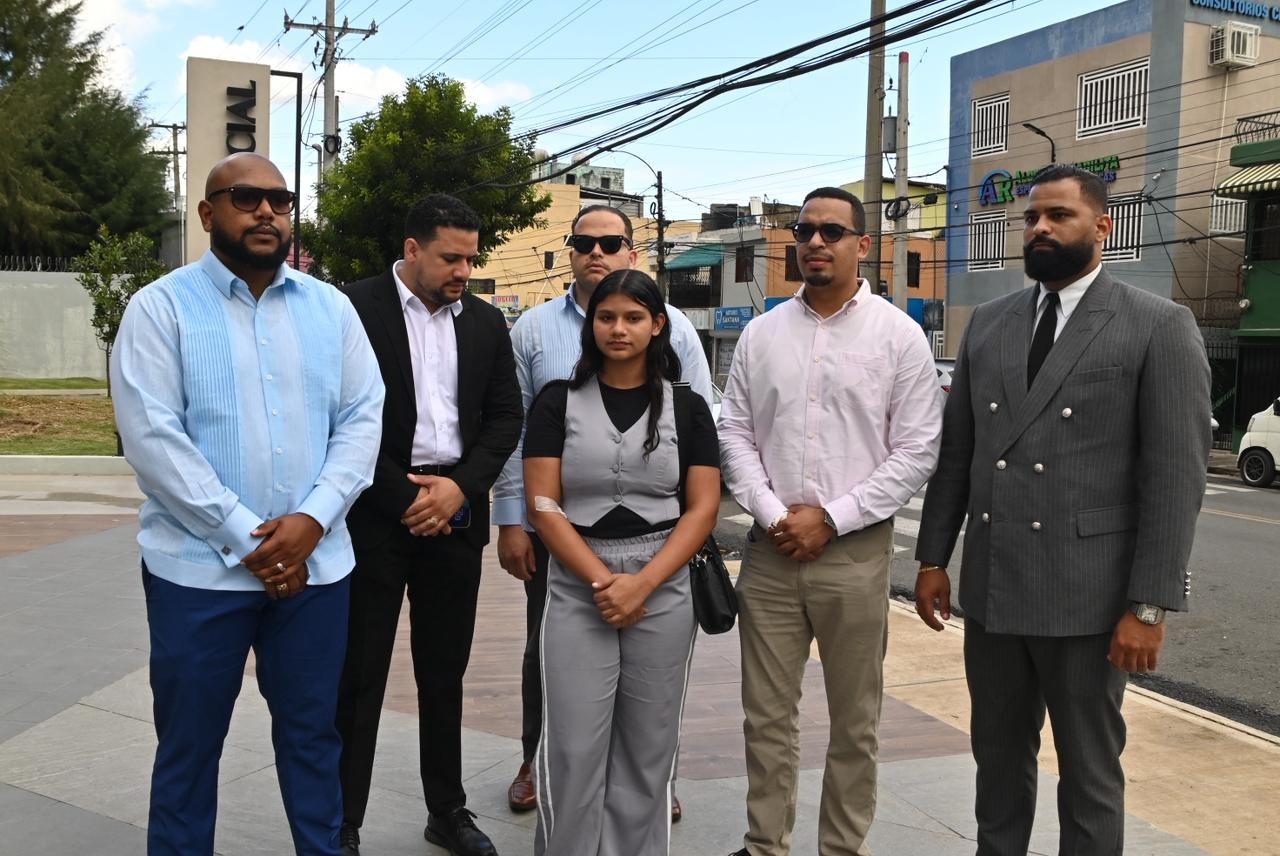 Joven agredida por coronel de la PN presenta querella ante Fiscalía de SDE