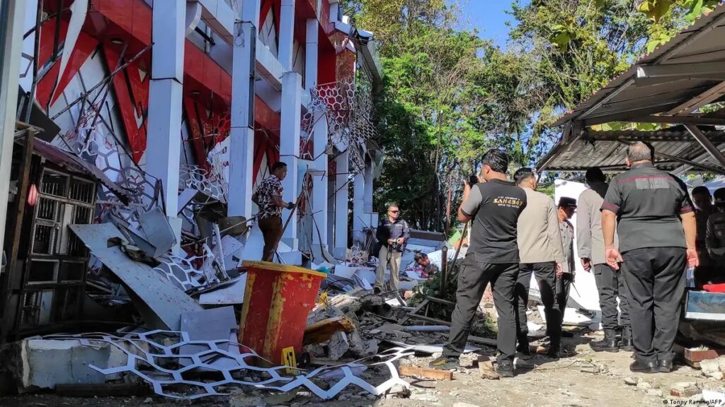 Terremoto de 7,4 en Indonesia deja al menos cinco personas fallecidas y activa alerta de tsunami