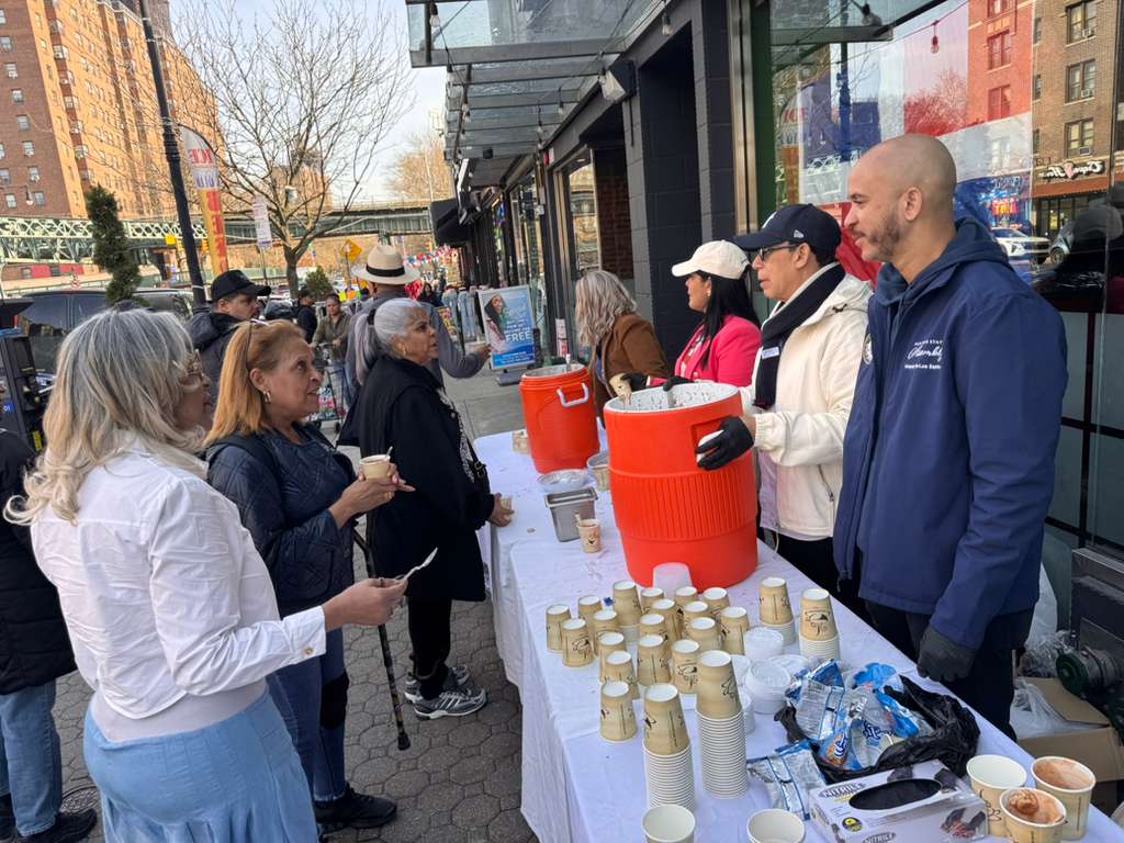Diputado Cirilo Moronta realiza tradicional entrega de habichuelas con dulce en Nueva York
