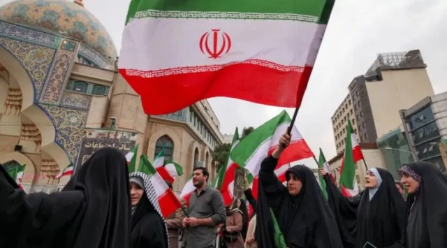 Irán forma cadenas humanas en centrales y puentes ante amenazas de Trump