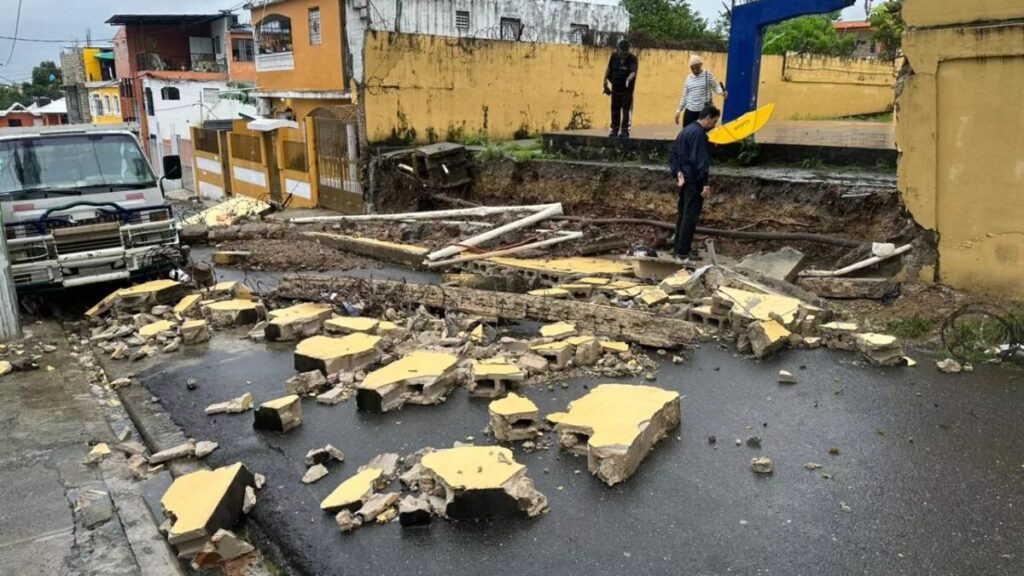 Colapsa pared de escuela Eduardo Brito en Pedro Brand tras fuertes lluvias