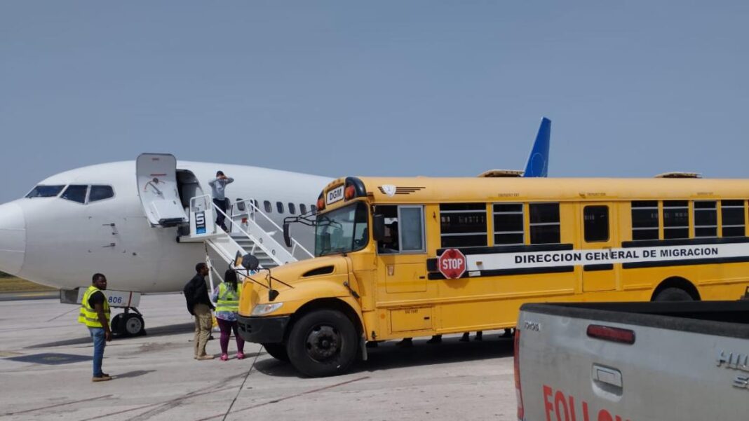 Un grupo de 72 dominicanos son deportados desde EE.UU. tras cumplir en su mayoría condenas