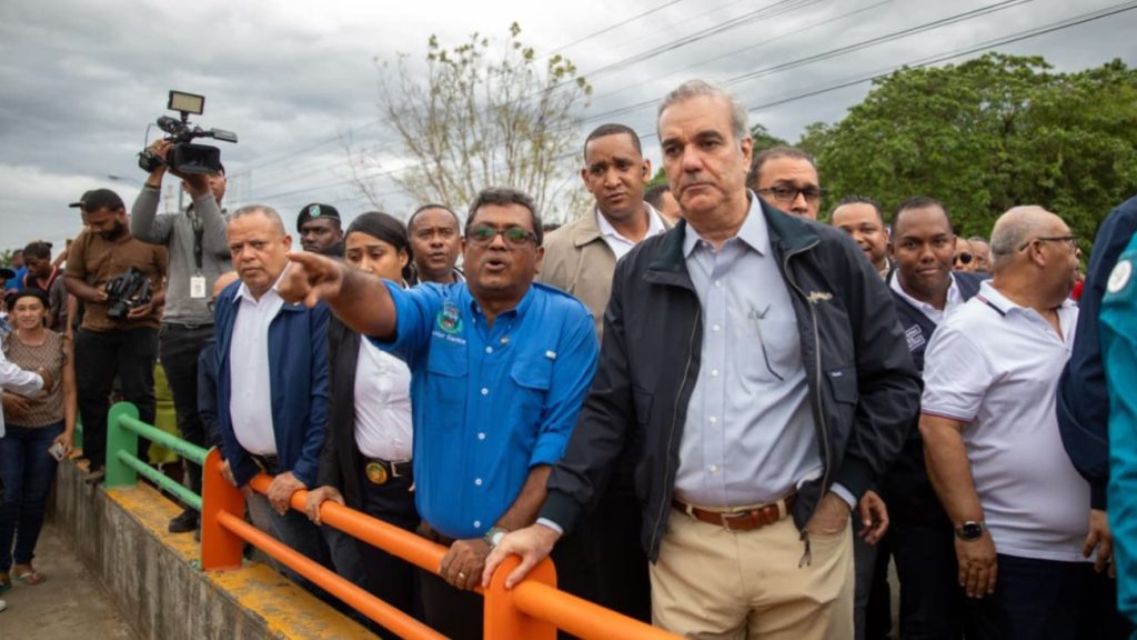 Abinader visita zona afectada por lluvia en los Alcarrizos