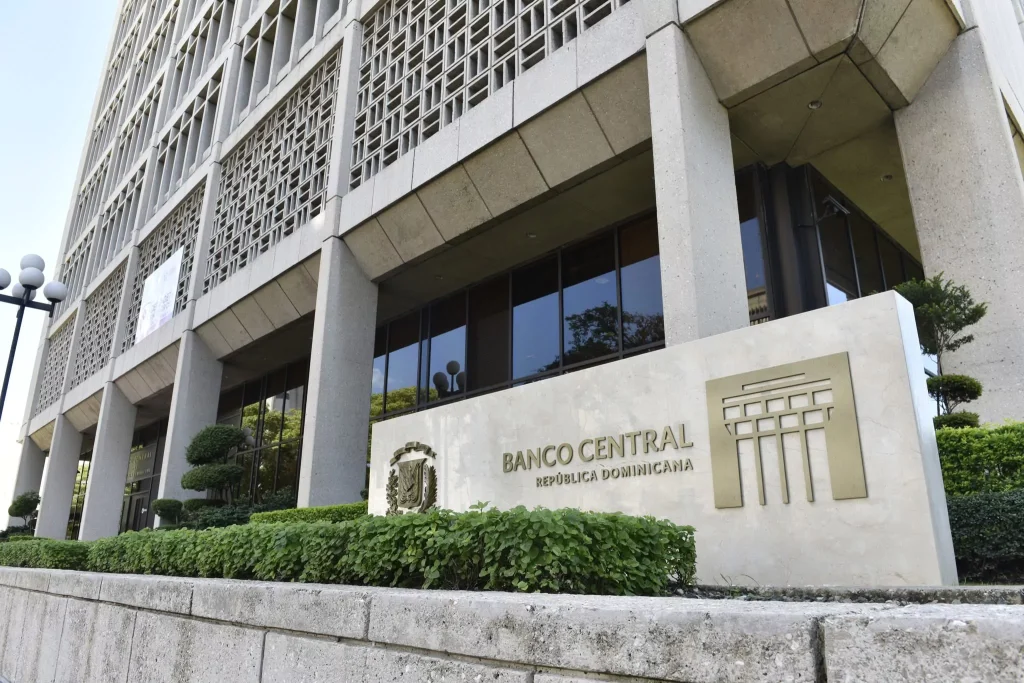 Opiniones encontradas tras informe del banco central que refleja crecimiento económico de 5.1 en marzo 2026