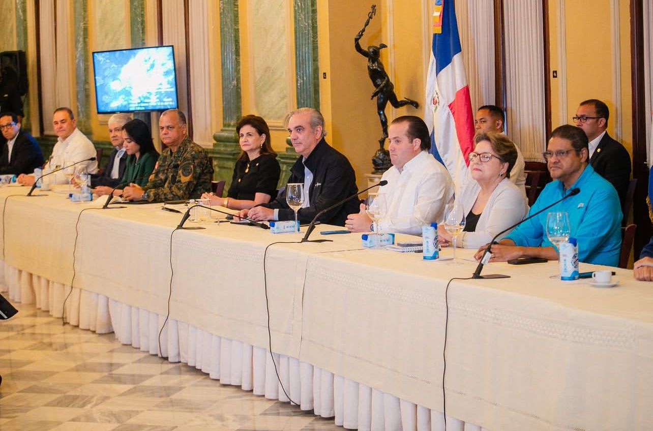 Presidente Abinader encabeza reunión con el COE y organismos de socorro ...