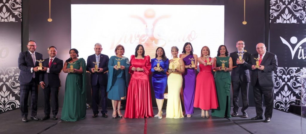 Premio Vive Sano reconoce a Carol G. Martínez Medina por su aporte al periodismo de salud