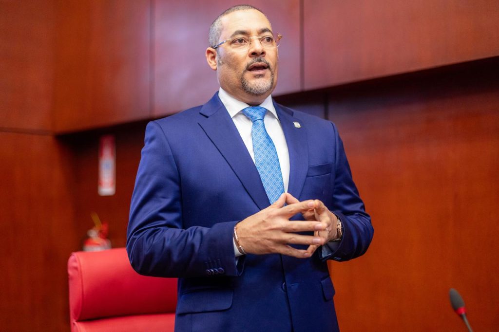 Senador Eduard Espiritusanto somete modificación a Ley de Residuos Sólidos