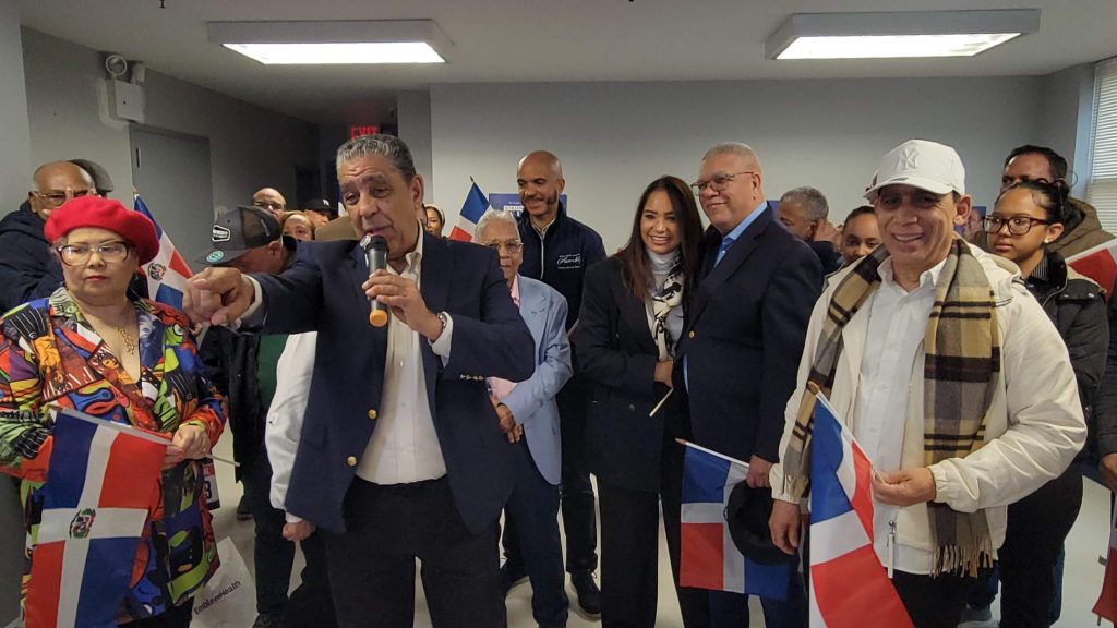 Adriano Espaillat recibe amplio respaldo de líderes dominicanos en su campaña de reelección