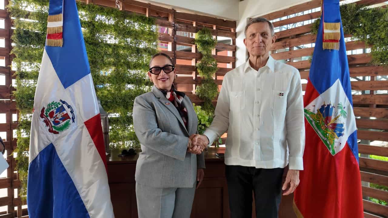 República Dominicana y Haití pactan reabrir su espacio aéreo en mayo