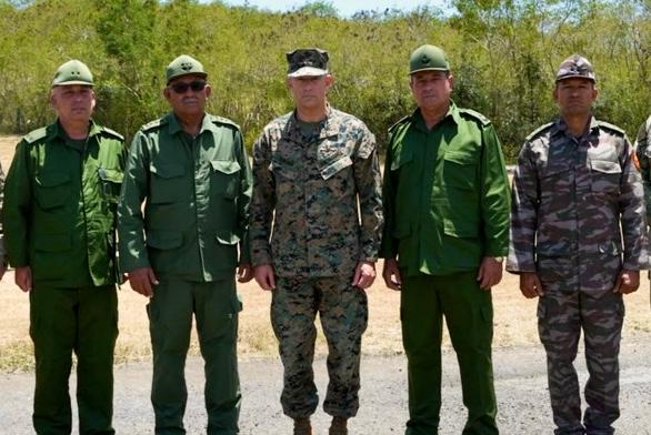 Jefe del Comando Sur de EE.UU. se reúne con un alto mando del Ejército de Cuba en Guantánamo