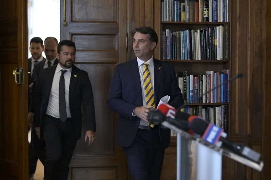 Trump recibe a Flávio Bolsonaro en la Casa Blanca para respaldar su candidatura