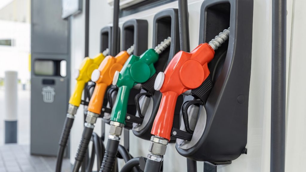 Suben los combustibles; gasolina premium alcanza RD$323.10 y la regular RD$301.50
