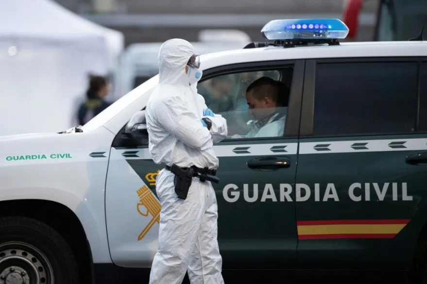 Crucero Hondius zarpa de Canarias tras evacuar a 125 personas por brote de hantavirus