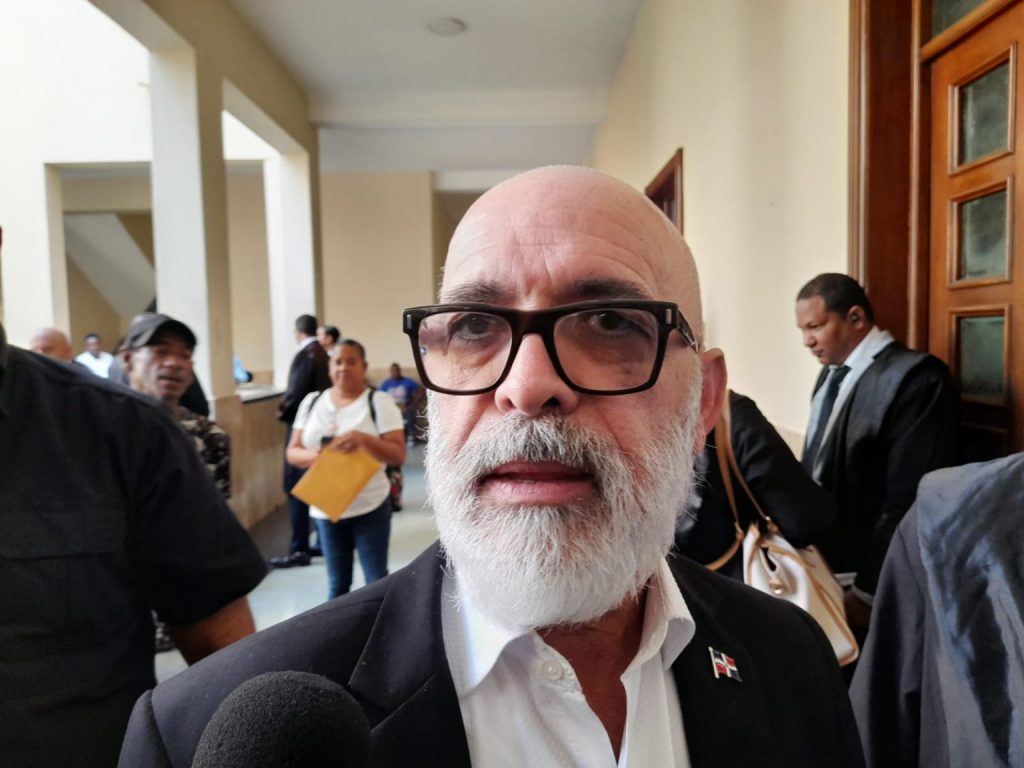 Envían a juicio de fondo a Ángel Martínez por caso de difamación contra Faride Raful