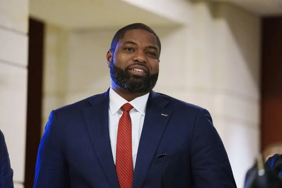 Trump respalda públicamente al congresista MAGA Byron Donalds como candidato a gobernador de Florida