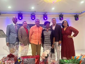El asambleísta George Álvarez celebra el Día de las Madres junto a líderes comunitarios y autoridades de Nueva York