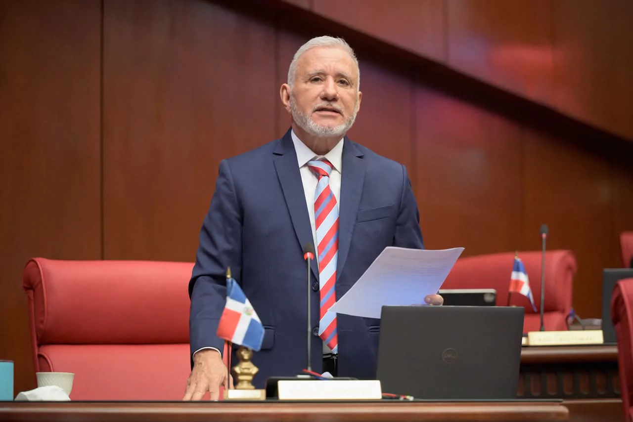 Antonio Taveras renuncia del PRM y se proclama «senador independiente»