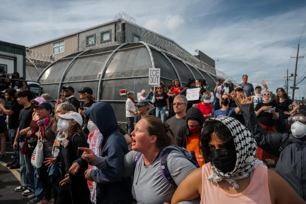 Huelga de inmigrantes en un centro del ICE en Nueva Jersey se prolonga tras enfrentamientos