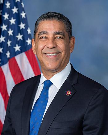 Líderes políticos dominicanos y oficiales electos de Nueva York se unen en respaldo a la reelección del congresista Adriano Espaillat