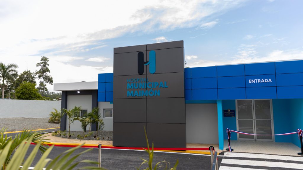 Presidente Abinader entrega el Hospital Municipal de Maimón remozado