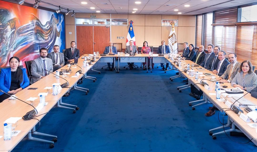 FMI proyecta crecimiento de 4 % e inflación controlada para RD al cierre de 2026