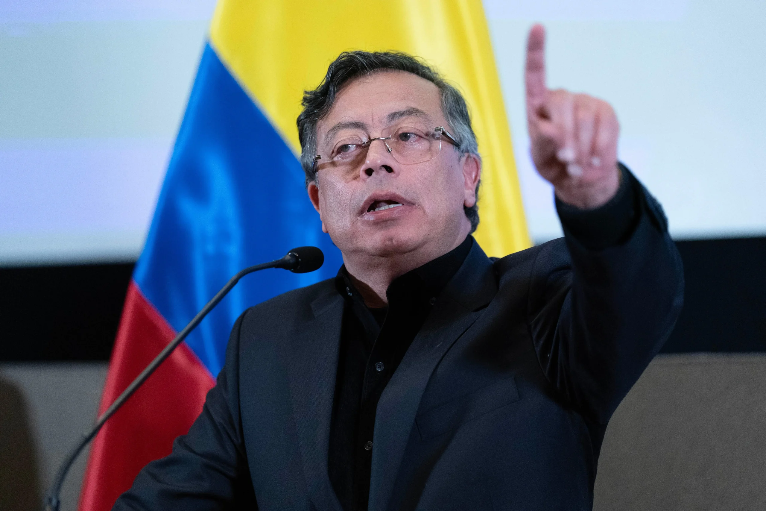 Abren investigación a Petro por presunta intervención en las campañas electorales de Colombia