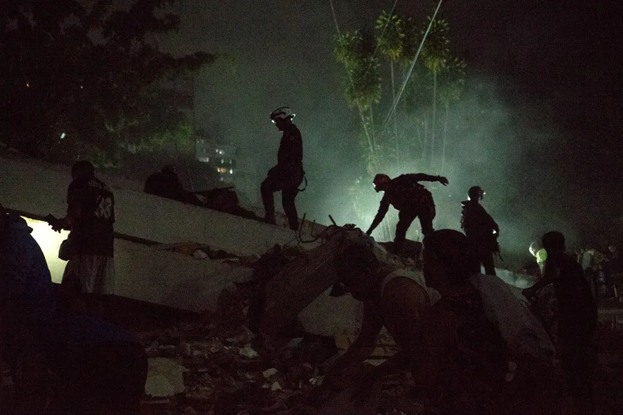 Gobierno de Venezuela eleva a unos 235 los muertos y a 4,300 los heridos por terremotos