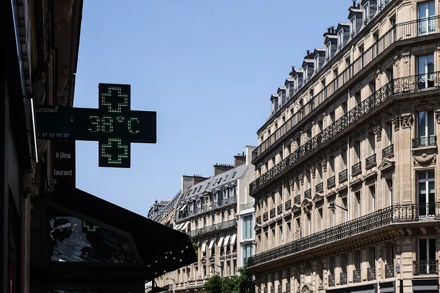 Francia, en alerta roja por calor en 72 departamentos, activa avisos por tormentas severas