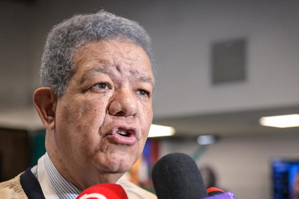 Leonel Fernández destaca normalidad y participación libre en jornada electoral colombiana