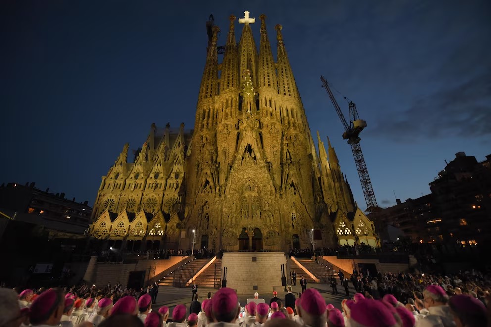 Papa León XIV bendice la Torre de Jesús de la Sagrada Familia en el centenario de la muerte de Antoni Gaudí