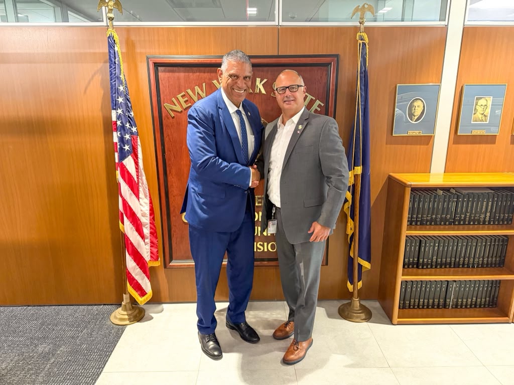 Consulado República Dominicana en Nueva York recibe donación de 849 chalecos antibalas