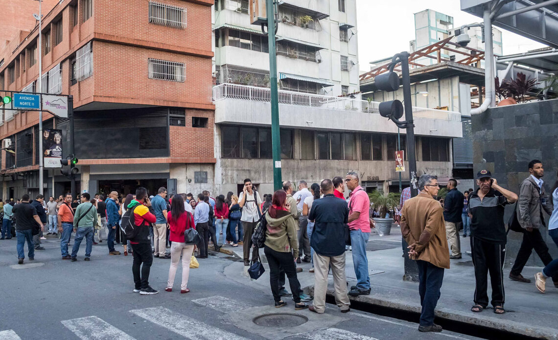 Sismo de 7.1 sacude a Venezuela; emiten alerta de tsunami para todo el Caribe