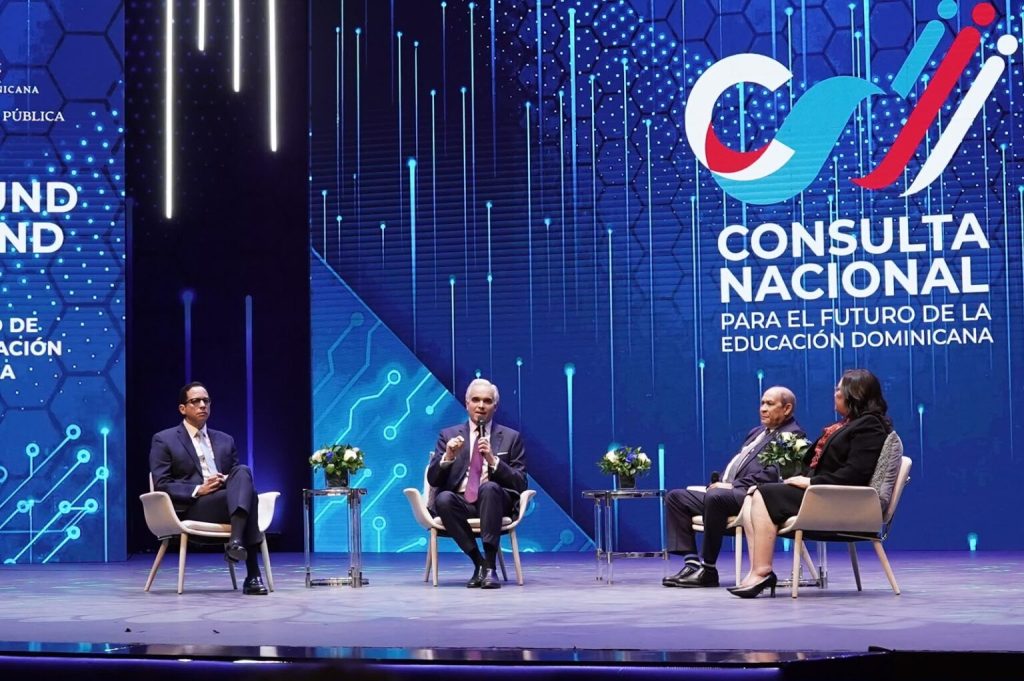 Gobierno recibe propuesta para rediseñar sistema educativo tras consulta nacional