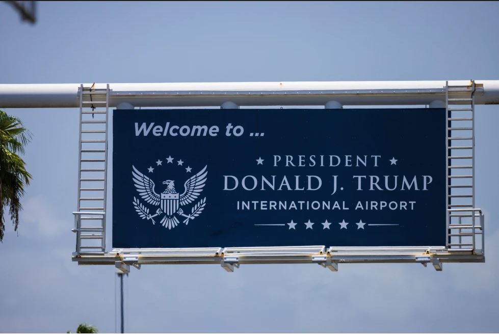 El Aeropuerto Internacional de Palm Beach ahora se llama Presidente Donald J. Trump