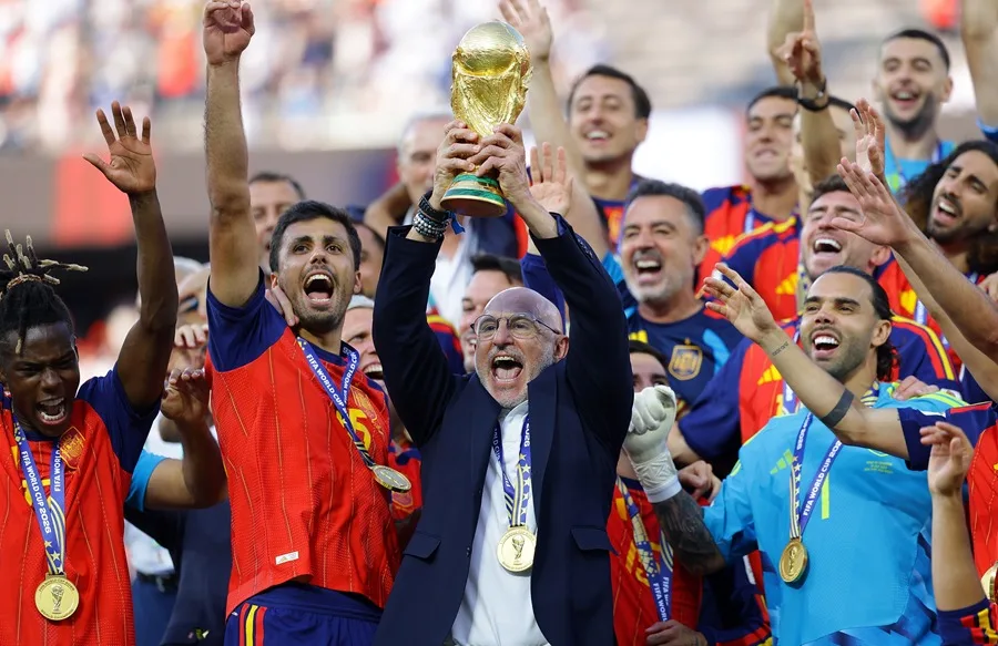 Pedro Sánchez: «¡Somos campeones del mundo! ¡Enorme nuestra Selección!»
