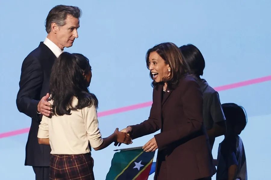 Harris y Newsom hablan con Mamdani sobre la estrategia para 2028 tras éxito de los demócratas en las primarias