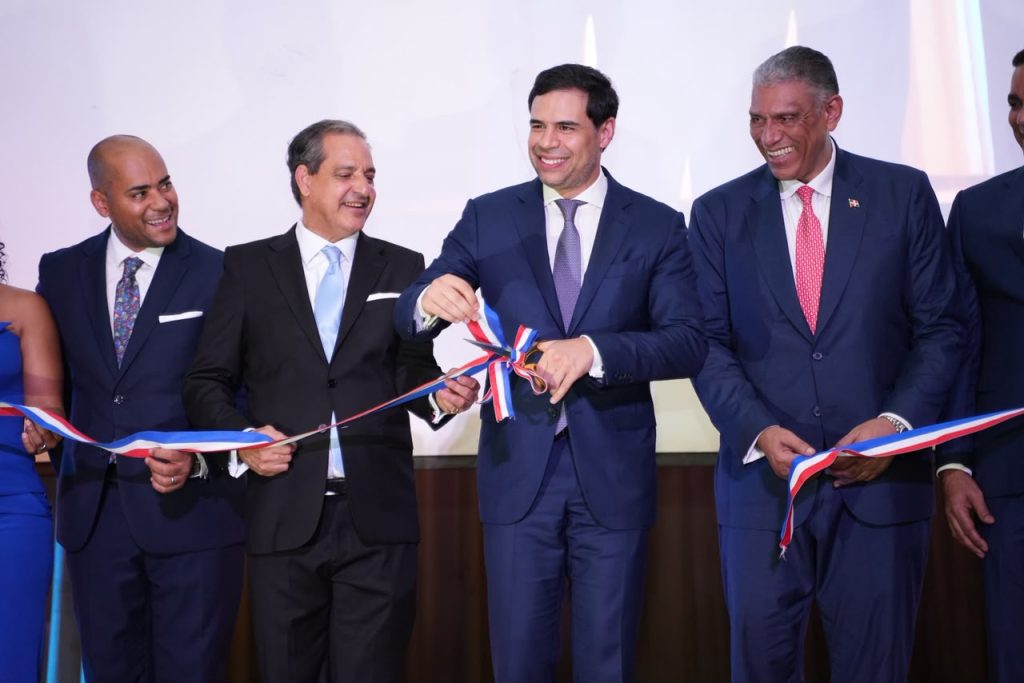 Roberto Ángel Salcedo inaugura Festival del Libro y la Cultura Dominicana, destacando identidad cultural del país en NY