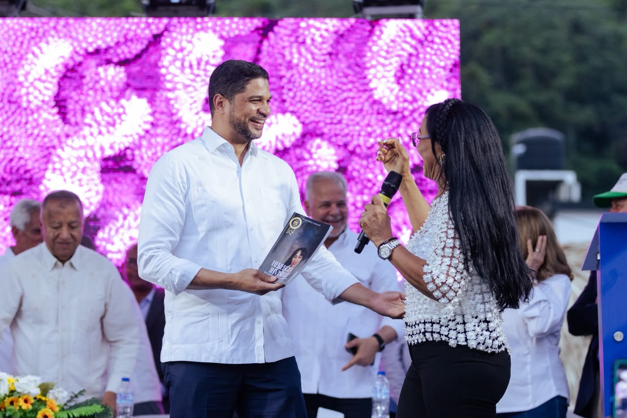 Senador Gustavo Lara destaca el potencial ecoturístico de Los Cacaos en la celebración de su centenario