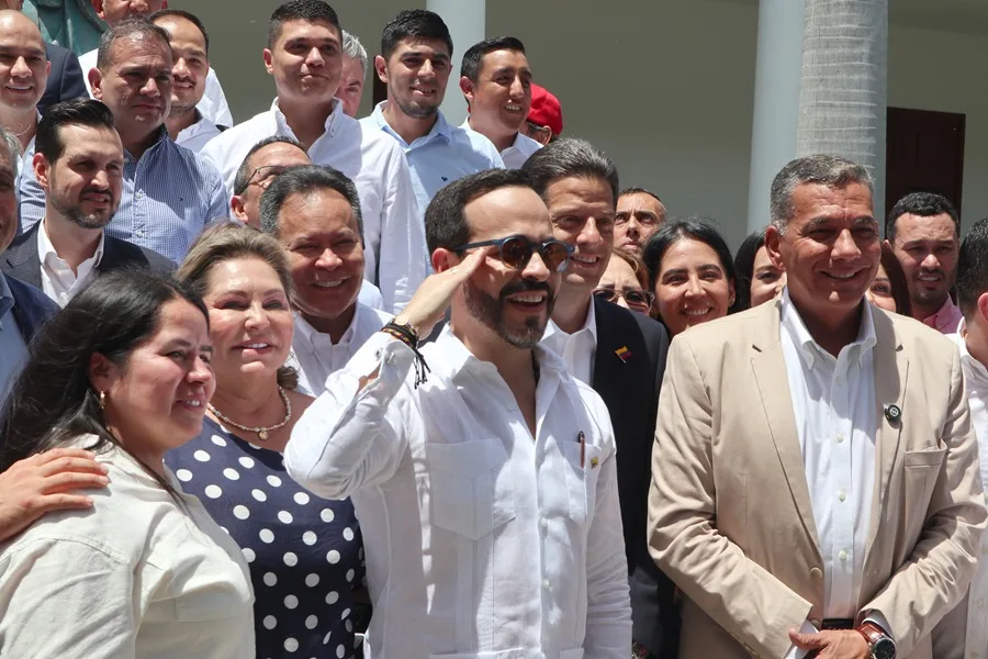 Posible investidura de Abelardo de la Espriella en un batallón crea otra polémica en Colombia