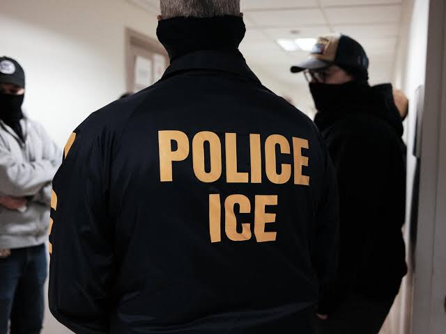 Senadores de EE.UU. solicitan reformas a ICE tras tiroteos mortales en operativos migratorios