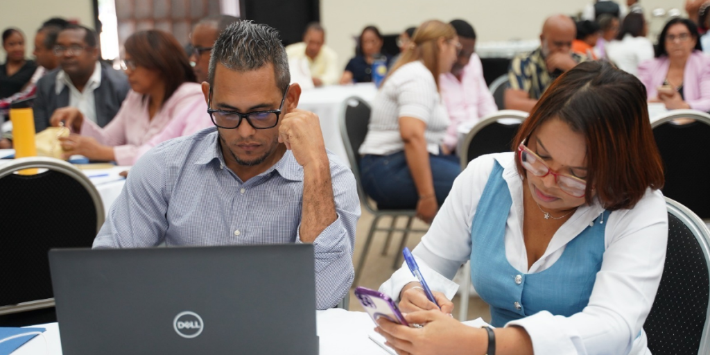 Inicia el proceso de pago de incentivos para más de 104 mil docentes tras evaluación de desempeño
