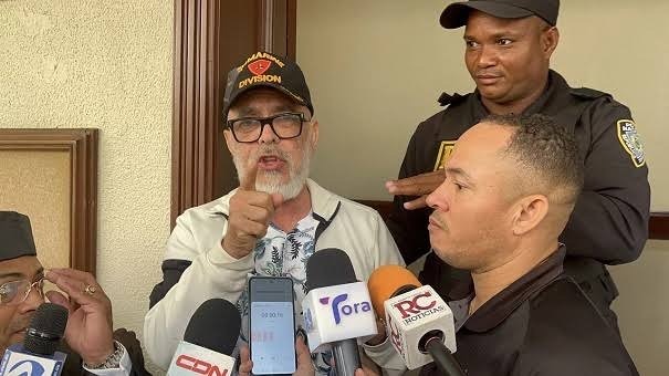 Ángel Martínez se retracta de acusaciones contra Roberto Fulcar